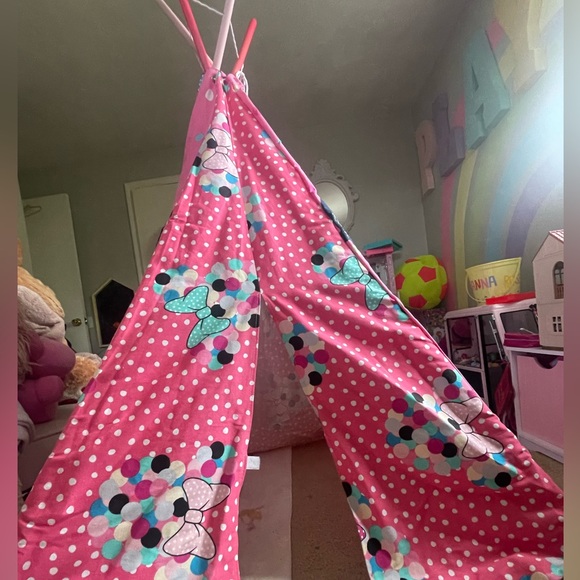 Minnie Mouse teepee tent with wood - Picture 4 of 4